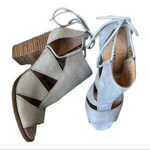 𝅺LUCKY Brand Gray leather tie heeled sandal shoe womens size 8.5 NWT